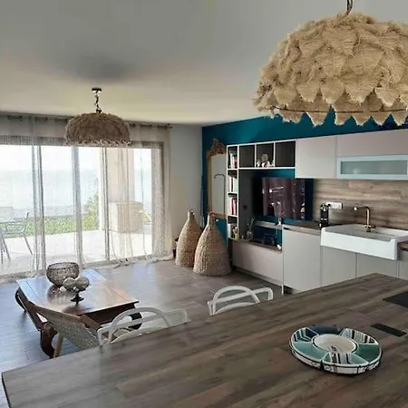 Maison Les Pieds Dans L'eau Holiday home